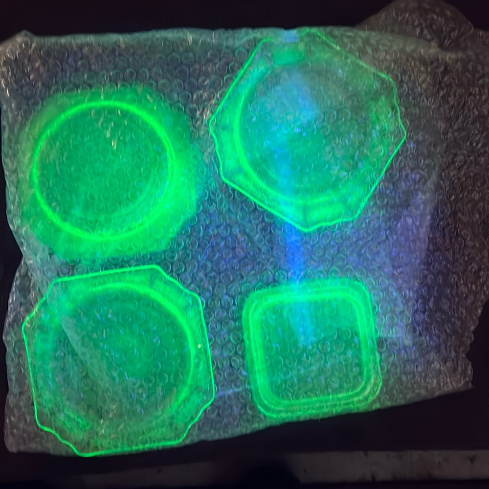 4pc Uranium Glass ashtray set